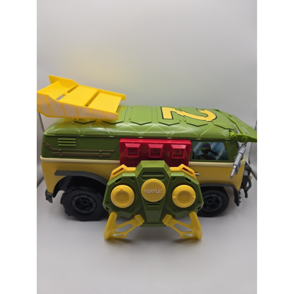 Teenage Mutant Ninja Turtles TMNT Party Wagon Van Viacom 2016 With Remote